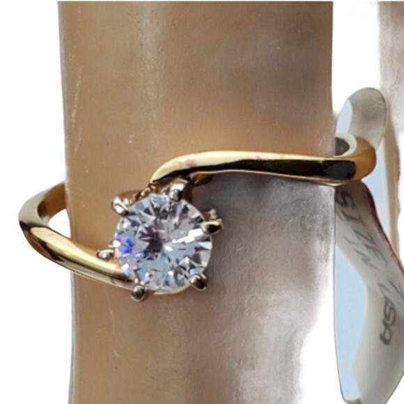 Gold promise Solitaire Ring Size 7 cubic zirconia - Picture 8 of 8
